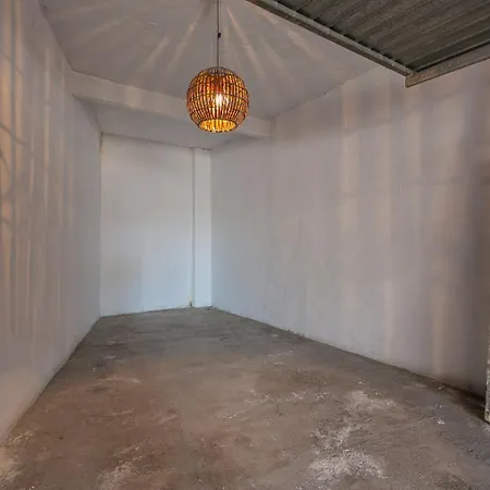 De Madera Muy Calido Con Buenas Vistas Y Wifi