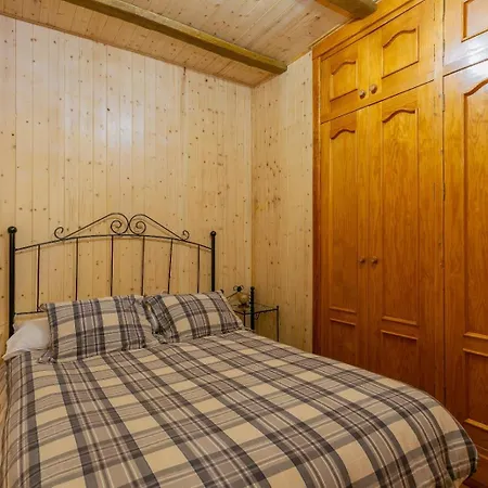 De Madera Muy Calido Con Buenas Vistas Y Wifi *