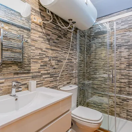 Apartamento De Madera Muy Cálido Con Buenas Vistas