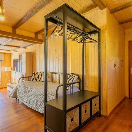 Apartamento De Madera Muy Cálido Con Buenas Vistas