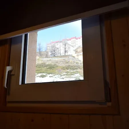Apartamento De Madera Muy Cálido Con Buenas Vistas