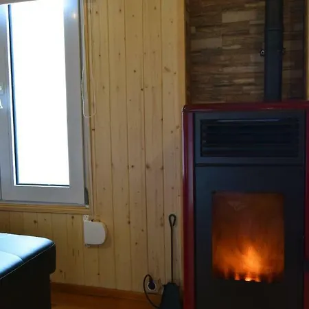 Apartment De Madera Muy Calido Con Buenas Vistas Y Wifi *