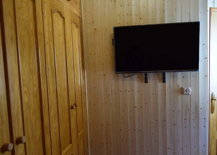 De Madera Muy Calido Con Buenas Vistas Y Wifi