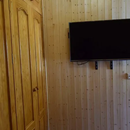 De Madera Muy Calido Con Buenas Vistas Y Wifi